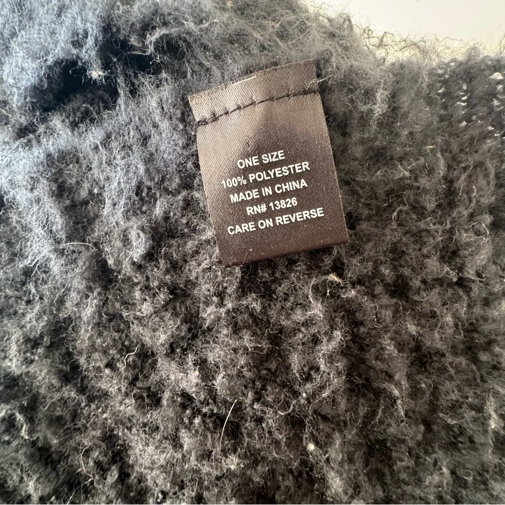 Cozy Black Bouclé Shawl Wrap – One Size - Picture 4 of 5